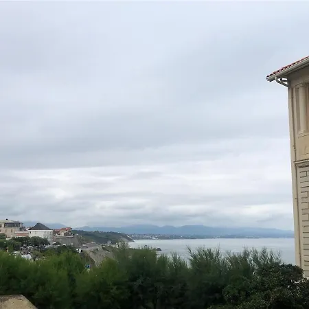 Front De * Biarritz